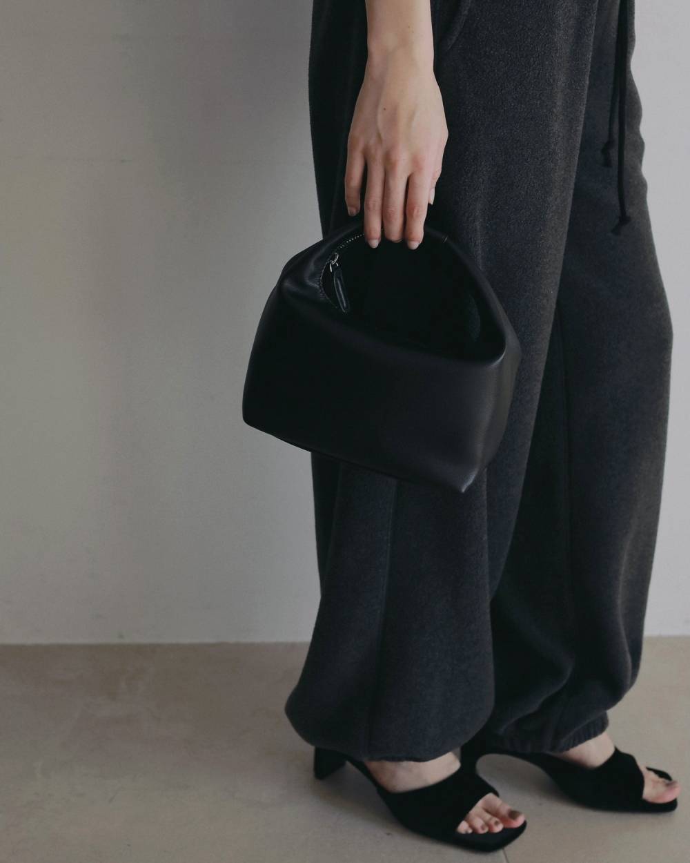 Onehandle Leather Bag Onehandle Leather Bag,ワンハンドル レザー バック,62621004,バック,グッズ,小物,ànuke,アンヌーク,lifes,ライフズ,26ss,26fall,26aw