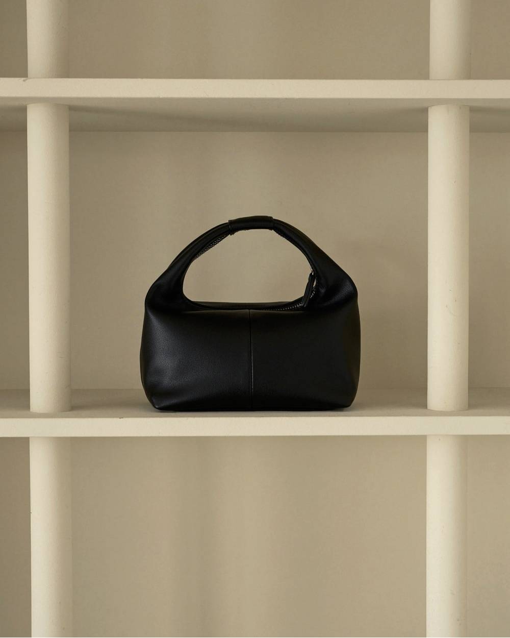 Onehandle Leather Bag Onehandle Leather Bag,ワンハンドル レザー バック,62621004,バック,グッズ,小物,ànuke,アンヌーク,lifes,ライフズ,26ss,26fall,26aw