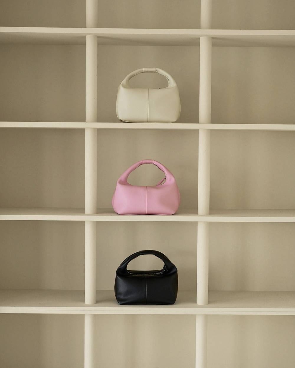 Onehandle Leather Bag Onehandle Leather Bag,ワンハンドル レザー バック,62621004,バック,グッズ,小物,ànuke,アンヌーク,lifes,ライフズ,26ss,26fall,26aw