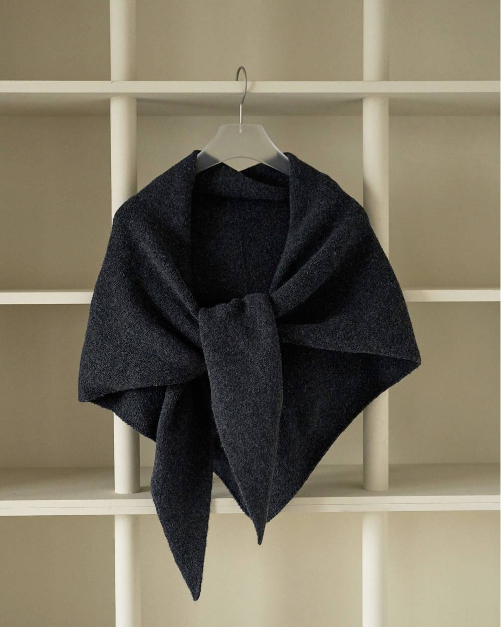 Knit Triangle Scarf Knit Triangle Scarf,ニット トライアングル スカーフ,62621013,スカーフ,ニットスカーフ,ànuke,アンヌーク,lifes,ライフズ,26ss,26fall,26aw